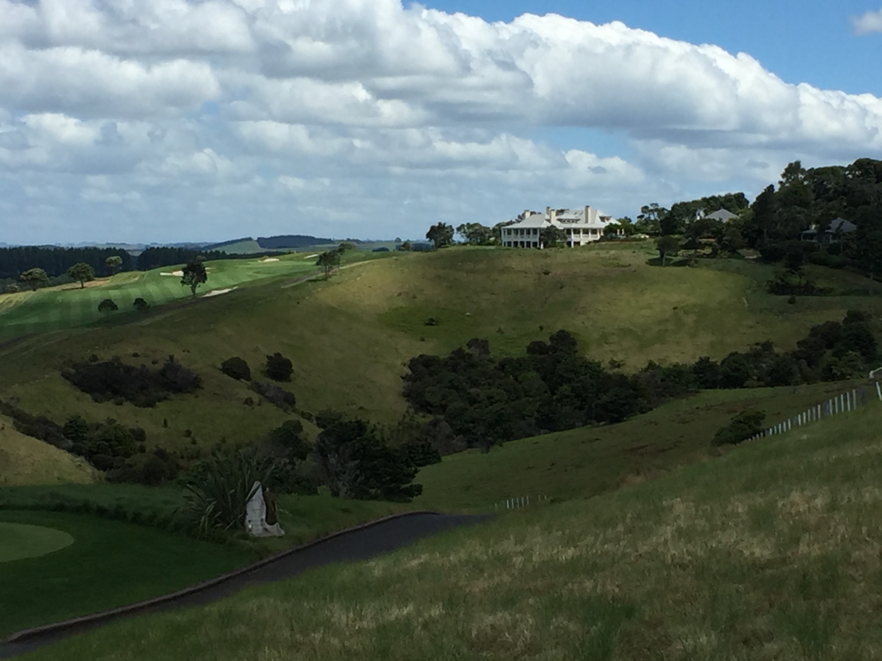 Lodge at Kauri Cliffs building and hillside