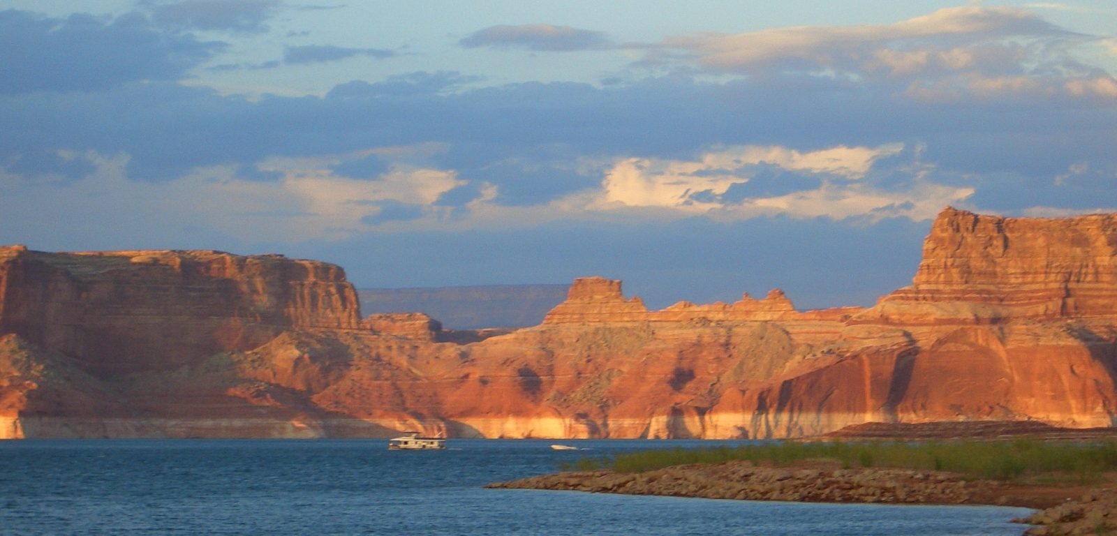 red rocks and blue water in Utah