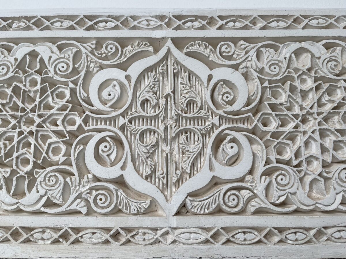 carving in plaster in Morocco